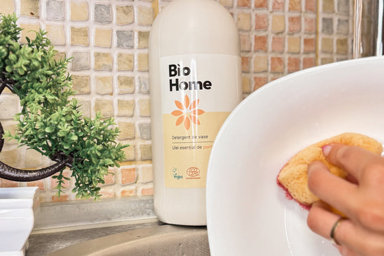 Bucătărie cu produsele BioLuxeHome pe blat